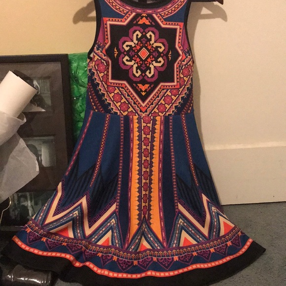 Teens/women’s dress - Picture 2 of 7